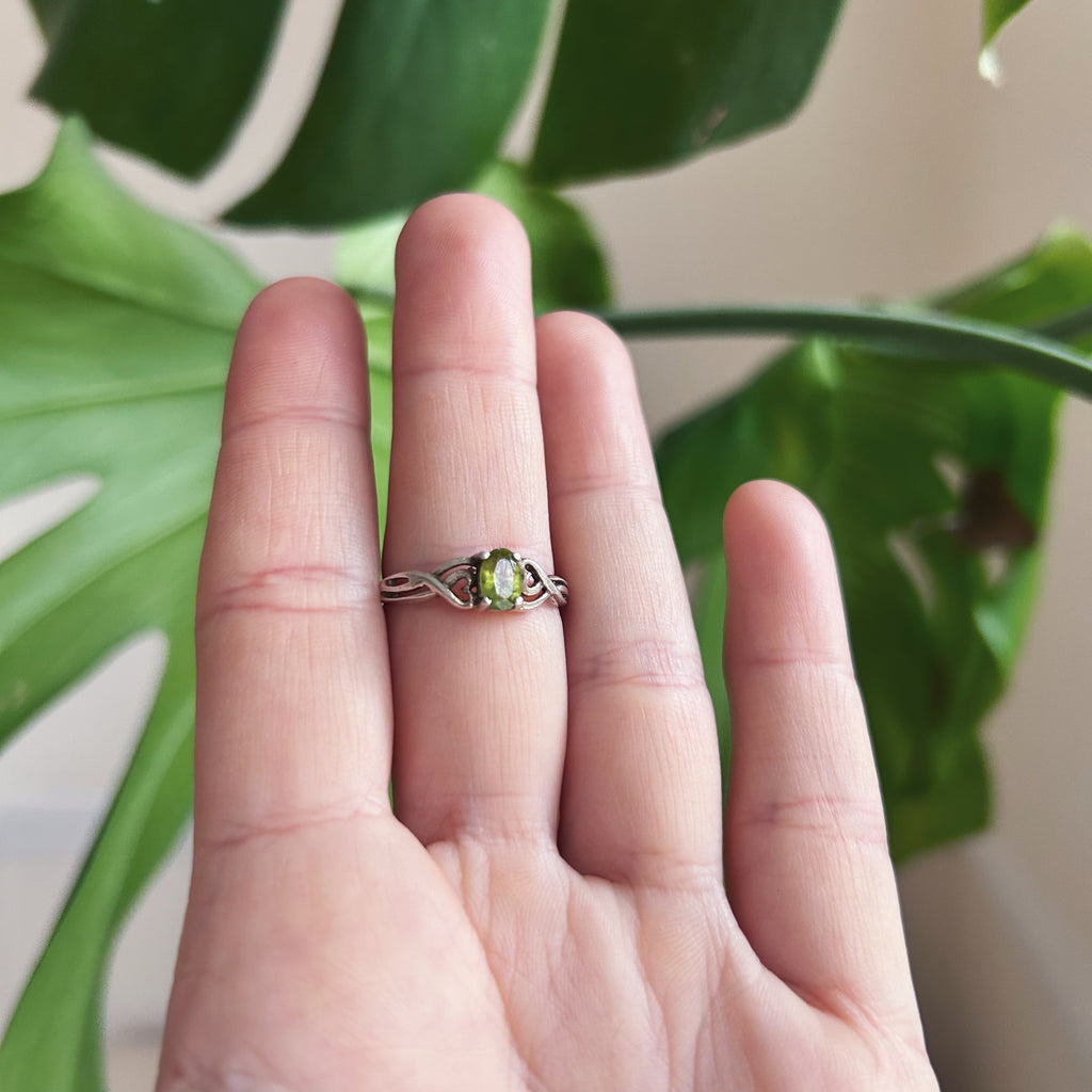 Celtic Peridot Silver Ring P