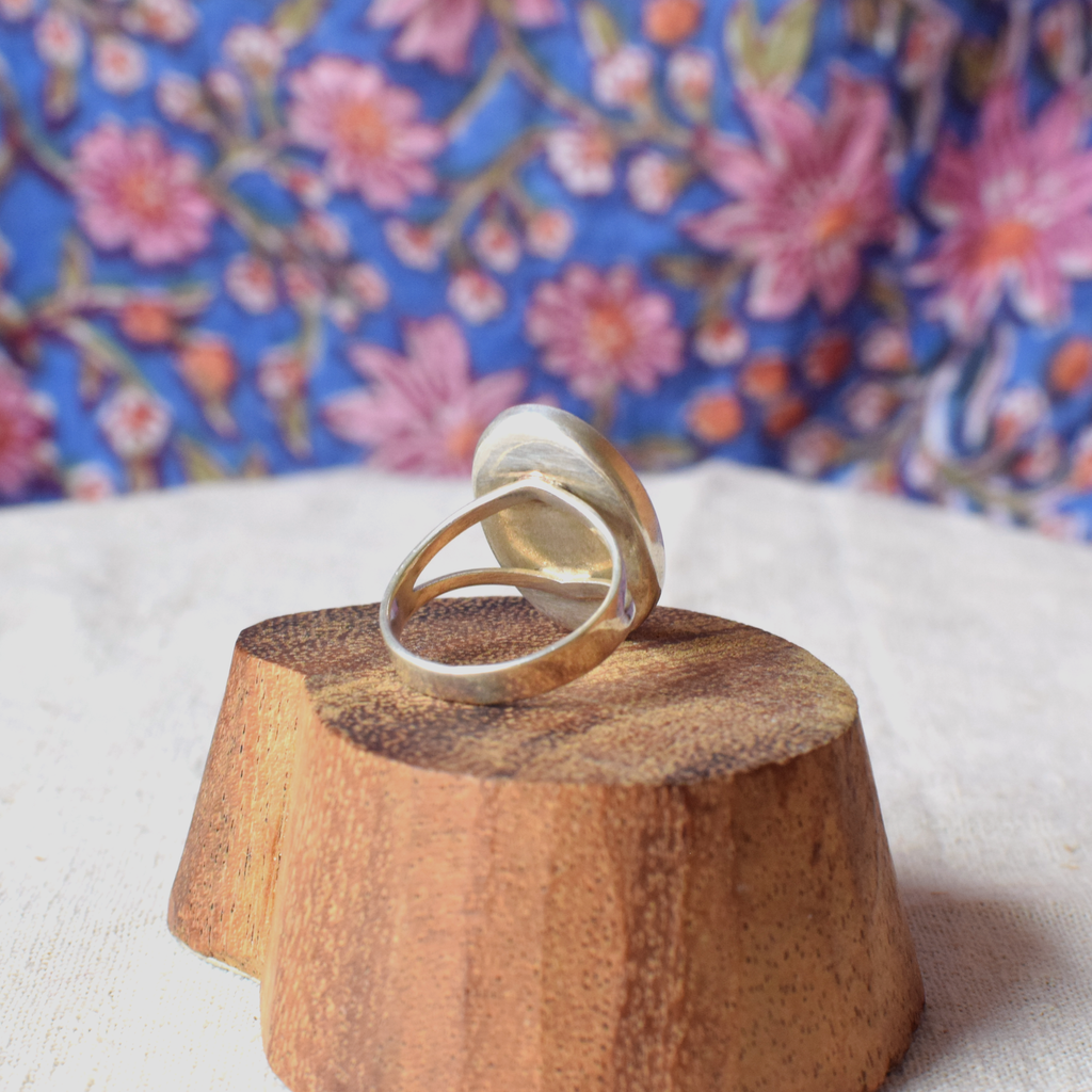 Mother of pearl sterling silver ring L